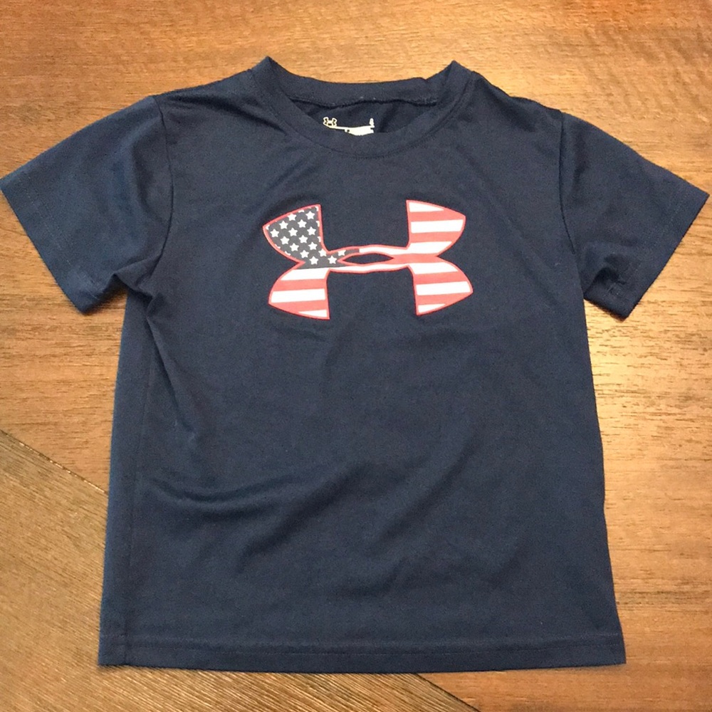 Boys Under Armour heat gear athletic shirt size 4